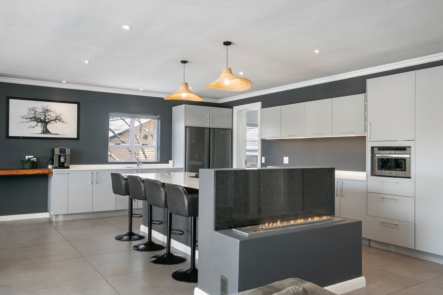 4 Bedroom Property for Sale in Kingfisher Creek Western Cape